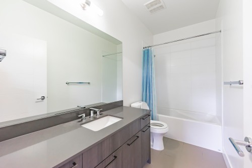 405-15628 104 Avenue, Surrey, BC - Indoor Photo Showing Bathroom