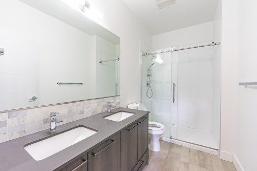 405-15628 104 Avenue, Surrey, BC - Indoor Photo Showing Bathroom