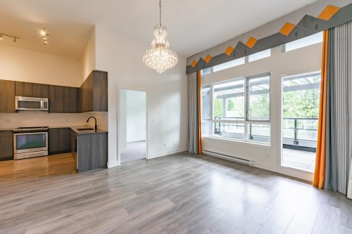 405-15628 104 Avenue, Surrey, BC - Indoor Photo Showing Kitchen