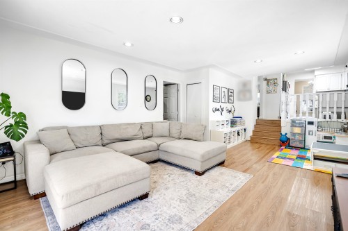 14596 89 Avenue, Surrey, BC - Indoor Photo Showing Living Room
