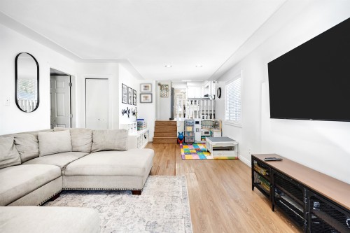 14596 89 Avenue, Surrey, BC - Indoor Photo Showing Living Room