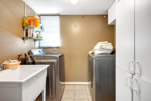 14596 89 Avenue, Surrey, BC - Indoor Photo Showing Laundry Room