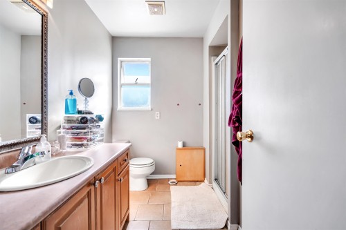 14596 89 Avenue, Surrey, BC - Indoor Photo Showing Bathroom