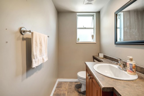 14596 89 Avenue, Surrey, BC - Indoor Photo Showing Bathroom