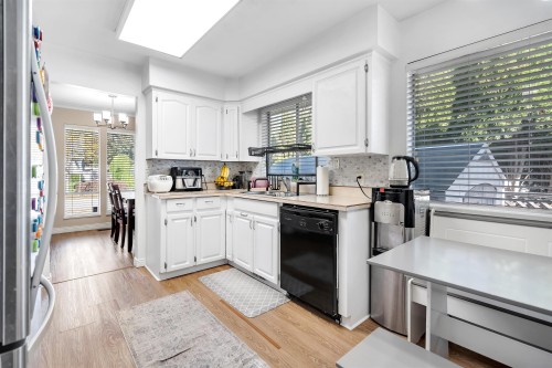 14596 89 Avenue, Surrey, BC - Indoor Photo Showing Kitchen