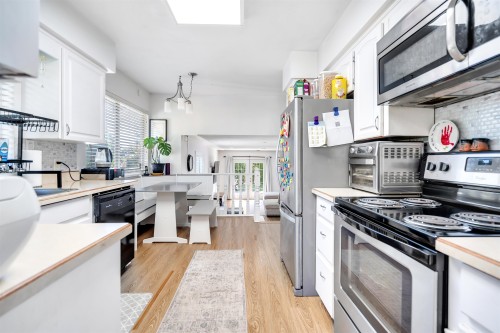 14596 89 Avenue, Surrey, BC - Indoor Photo Showing Kitchen
