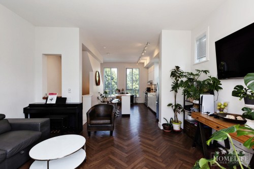 17-15828 27 Avenue, Surrey, BC - Indoor Photo Showing Living Room