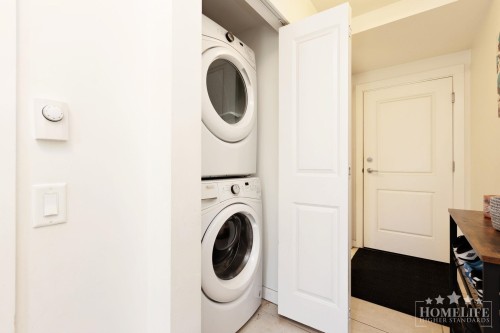 17-15828 27 Avenue, Surrey, BC - Indoor Photo Showing Laundry Room