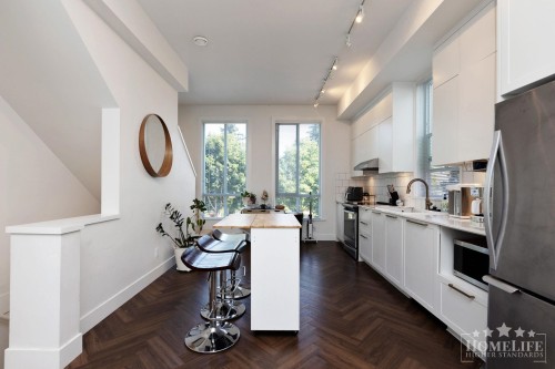 17-15828 27 Avenue, Surrey, BC - Indoor Photo Showing Kitchen With Upgraded Kitchen