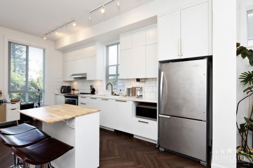 17-15828 27 Avenue, Surrey, BC - Indoor Photo Showing Kitchen With Upgraded Kitchen