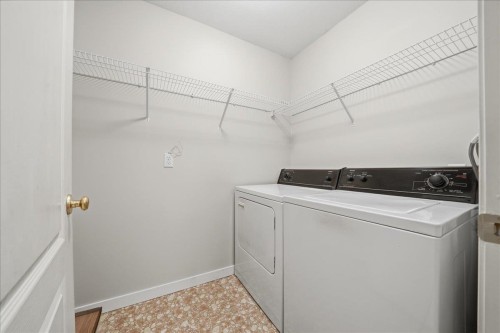 210-2963 Nelson Place, Abbotsford, BC - Indoor Photo Showing Laundry Room