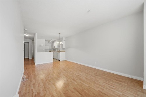 210-2963 Nelson Place, Abbotsford, BC - Indoor Photo Showing Other Room
