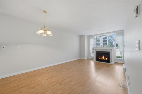 210-2963 Nelson Place, Abbotsford, BC - Indoor Photo Showing Living Room With Fireplace