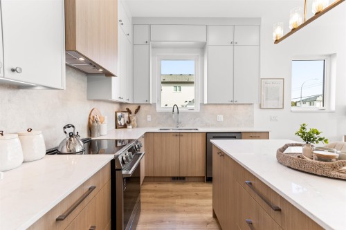 102-16761 21 Avenue, Surrey, BC - Indoor Photo Showing Kitchen With Upgraded Kitchen