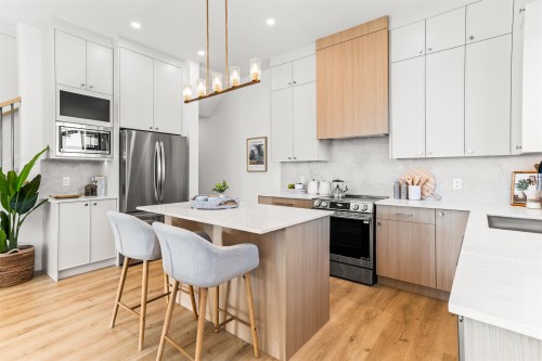 102-16761 21 Avenue, Surrey, BC - Indoor Photo Showing Kitchen With Upgraded Kitchen