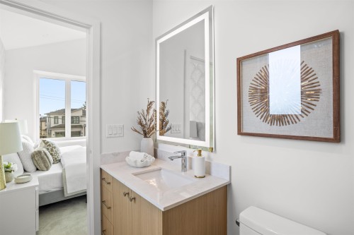 102-16761 21 Avenue, Surrey, BC - Indoor Photo Showing Bathroom