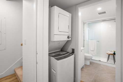 102-16761 21 Avenue, Surrey, BC - Indoor Photo Showing Laundry Room