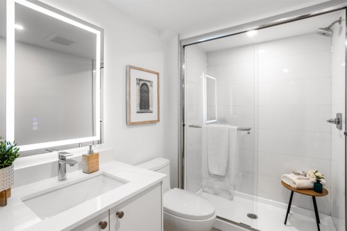 102-16761 21 Avenue, Surrey, BC - Indoor Photo Showing Bathroom