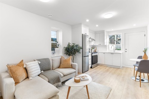 102-16761 21 Avenue, Surrey, BC - Indoor Photo Showing Living Room