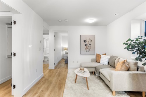 102-16761 21 Avenue, Surrey, BC - Indoor Photo Showing Living Room