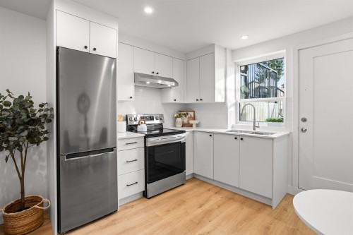 102-16761 21 Avenue, Surrey, BC - Indoor Photo Showing Kitchen