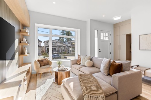 102-16761 21 Avenue, Surrey, BC - Indoor Photo Showing Living Room