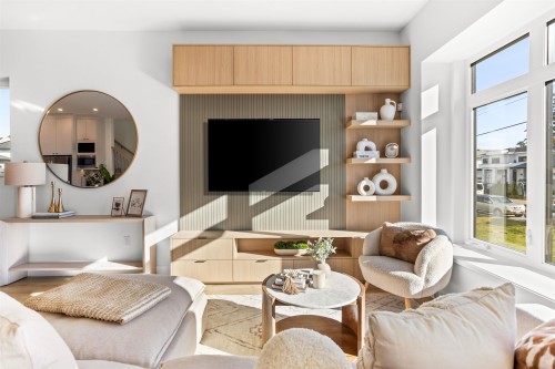 102-16761 21 Avenue, Surrey, BC - Indoor Photo Showing Living Room