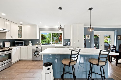 15467 Poplar Drive, Surrey, BC - Indoor Photo Showing Kitchen