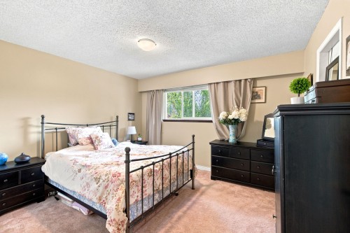 15467 Poplar Drive, Surrey, BC - Indoor Photo Showing Bedroom