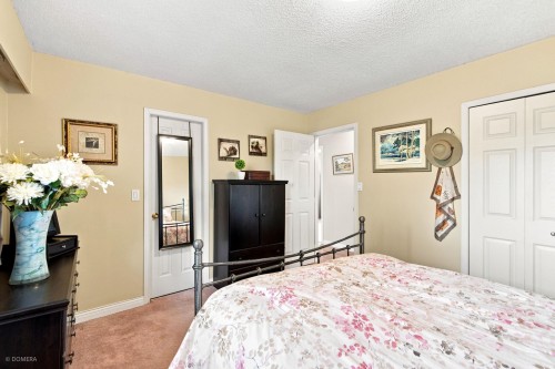 15467 Poplar Drive, Surrey, BC - Indoor Photo Showing Bedroom