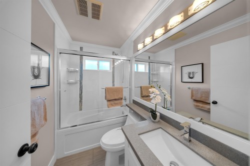 20966 80B Avenue, Langley, BC - Indoor Photo Showing Bathroom