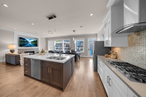 20966 80B Avenue, Langley, BC - Indoor Photo Showing Kitchen With Double Sink With Upgraded Kitchen