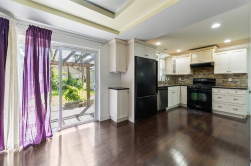 14770 60 Avenue, Surrey, BC - Indoor Photo Showing Kitchen
