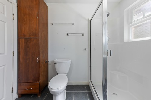 14770 60 Avenue, Surrey, BC - Indoor Photo Showing Bathroom
