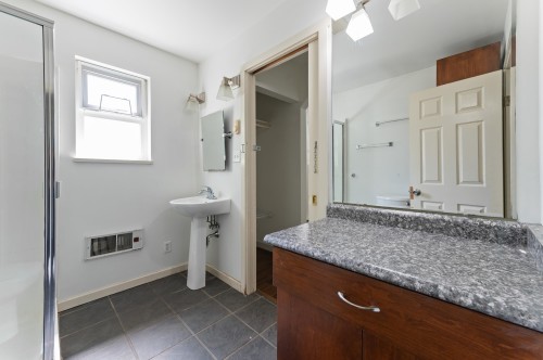 14770 60 Avenue, Surrey, BC - Indoor Photo Showing Bathroom
