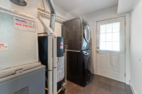 14770 60 Avenue, Surrey, BC - Indoor Photo Showing Laundry Room