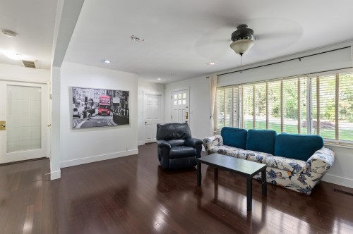 14770 60 Avenue, Surrey, BC - Indoor Photo Showing Living Room