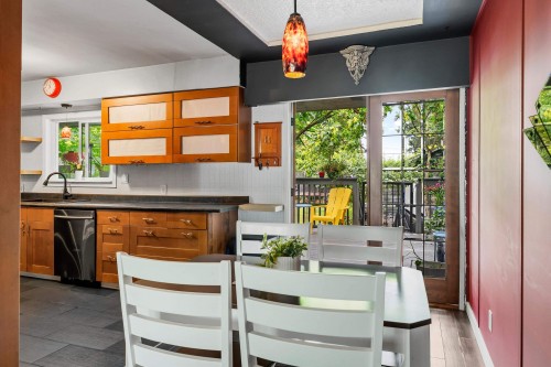 14073 Antrim Road, Surrey, BC - Indoor Photo Showing Kitchen
