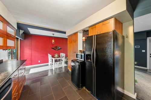 14073 Antrim Road, Surrey, BC - Indoor Photo Showing Kitchen With Double Sink