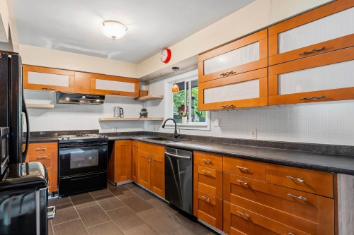 14073 Antrim Road, Surrey, BC - Indoor Photo Showing Bathroom