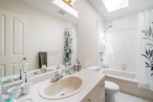 16355 108A Avenue, Surrey, BC - Indoor Photo Showing Bathroom