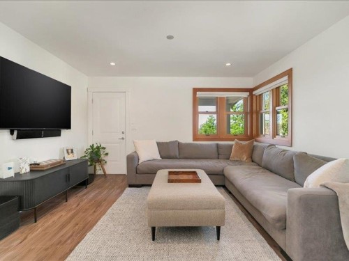 16602 Bell Road, Surrey, BC - Indoor Photo Showing Living Room