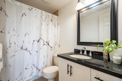 313-1830 Southmere Crescent E, Surrey, BC - Indoor Photo Showing Bathroom