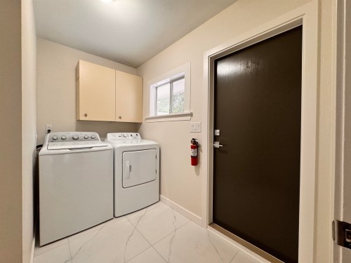 20861 72 Avenue, Langley, BC - Indoor Photo Showing Laundry Room