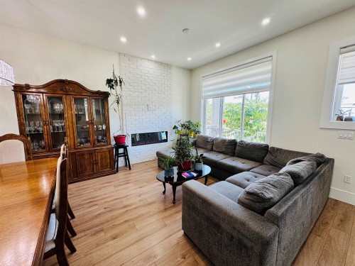 16781 20 Avenue, Surrey, BC 