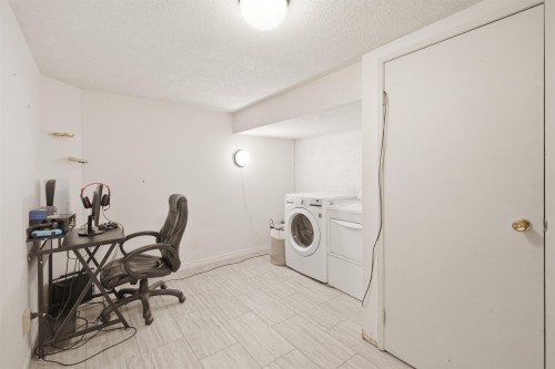 1970 Powell Crescent, Abbotsford, BC - Indoor Photo Showing Laundry Room