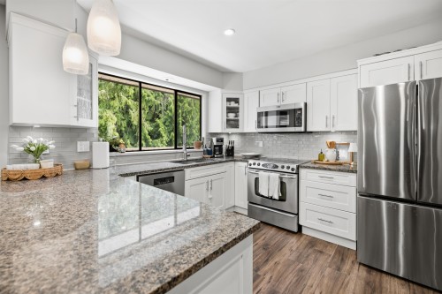 1970 Powell Crescent, Abbotsford, BC - Indoor Photo Showing Kitchen With Stainless Steel Kitchen With Upgraded Kitchen
