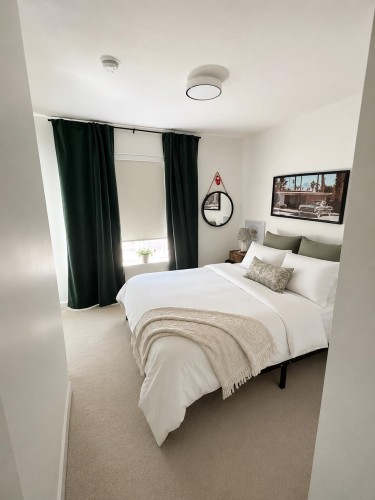 16325 21 Avenue, Surrey, BC - Indoor Photo Showing Bedroom