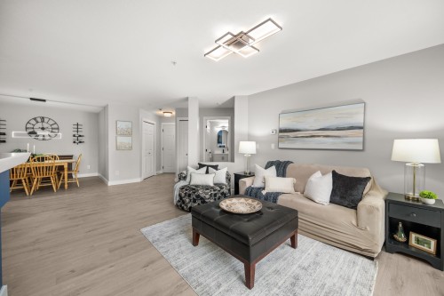 202-22015 48 Avenue, Langley, BC - Indoor Photo Showing Living Room