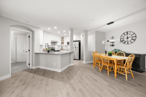202-22015 48 Avenue, Langley, BC - Indoor Photo Showing Other Room